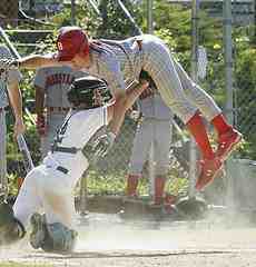 catchers tagging runner