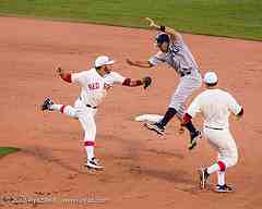 pick off play runner avoiding tag